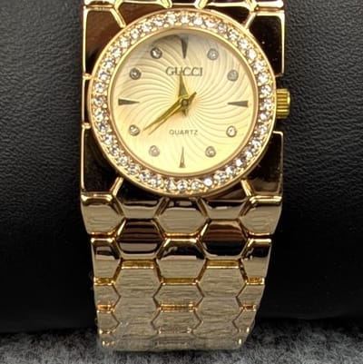 Elegant Golden Ladies Quartz Watch with Crystal Bezel – Premium Bracelet Design (Golden Dial)_img_0